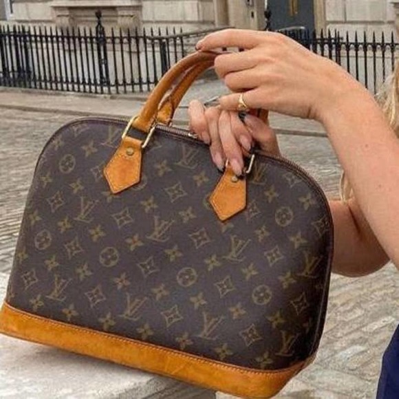 Louis Vuitton Handbags - 💎✨Authentic✨💎Louis Vuitton Monogram Alma Hand Bag